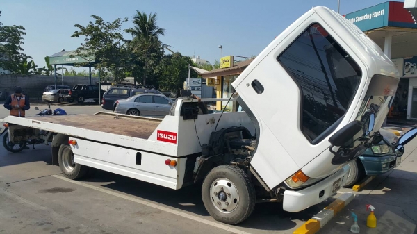 รถสไลค์ ยี่ห้ออีซูซุ รุ่น NPR 150 แรงม้า ค่าทำทะเบียนมีค่าใช้จ่ายประมาณ 250,000 บาท