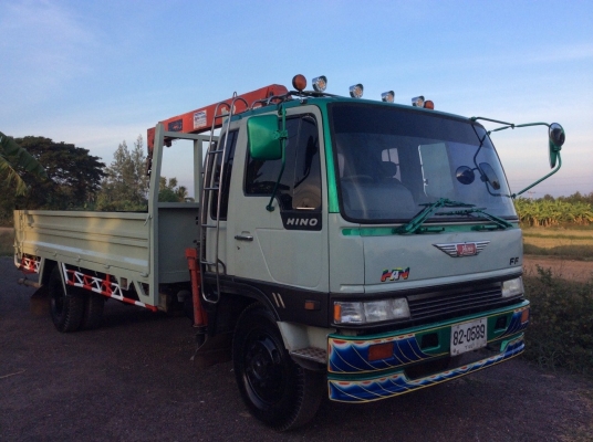 HINO6ล้อ พร้อมเครน 3ตัน เครื่องดี ครัทซีสวย ยางดี พร้อมใช้งาน ขาย 700,000 บาท ศุภากร 081-1903107, 081-4252943