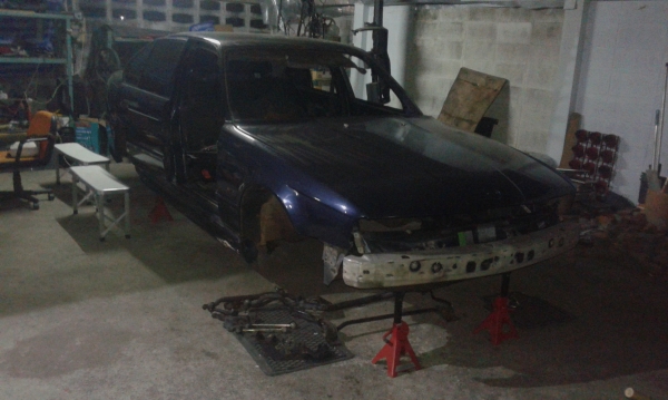 ขายตัวถัง พร้อมเล่มทะเบียน BMW 520i (E34) ปี90 เอกสารครบพร้อมโอน ครับ เพราะรื้อทำอะไหล่ครับ