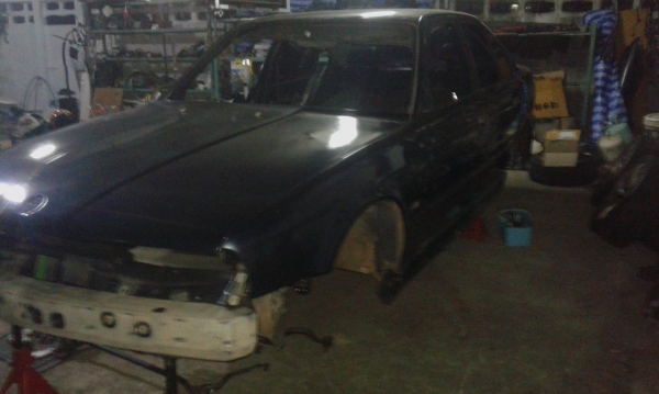 ขายตัวถัง พร้อมเล่มทะเบียน BMW 520i (E34) ปี90 เอกสารครบพร้อมโอน ครับ เพราะรื้อทำอะไหล่ครับ