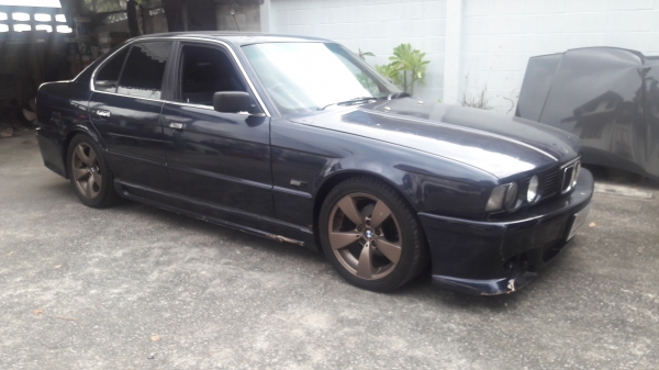 ขายตัวถัง พร้อมเล่มทะเบียน BMW 520i (E34) ปี90 เอกสารครบพร้อมโอน ครับ เพราะรื้อทำอะไหล่ครับ