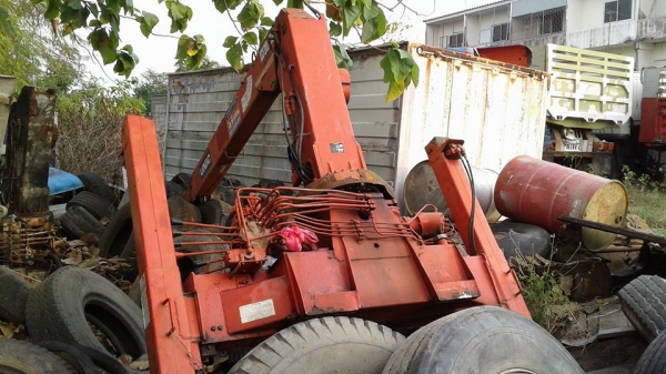 ต้องการขายเครนUNIC 3 ตัน ขาสูง สภาพสวย