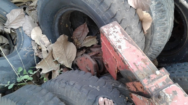 ต้องการขายเครนUNIC 3 ตัน ขาสูง สภาพสวย