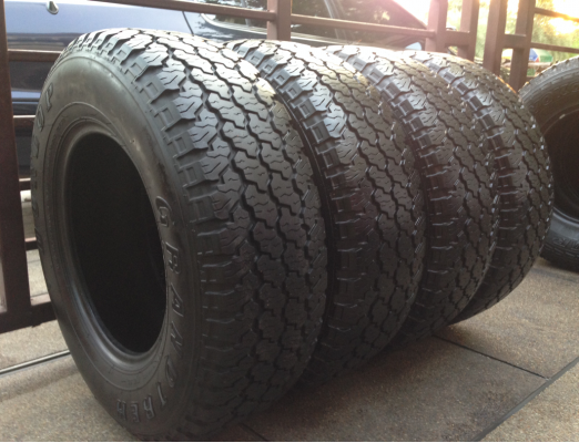 ยาง Dunlop 235 70 15 สิ้นปี12 ดอกเต็ม พร้อมใช้งานยาวๆ ราคาไม่แพง