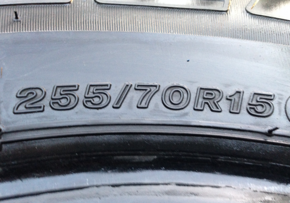 ยาง Bridgestone 255 70 15 ดอกสวย พร้อมใช้งาน ราคาไม่แพง