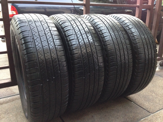 ยาง Michelin 225 65 17 สิ้นปี13 ดอกสวย พร้อมใช้งาน ราคาไม่แพง