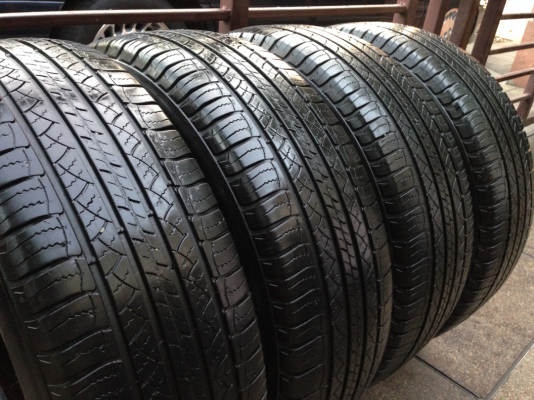 ยาง Michelin 225 65 17 สิ้นปี13 ดอกสวย พร้อมใช้งาน ราคาไม่แพง