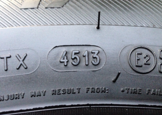 ยาง Michelin 225 65 17 สิ้นปี13 ดอกสวย พร้อมใช้งาน ราคาไม่แพง