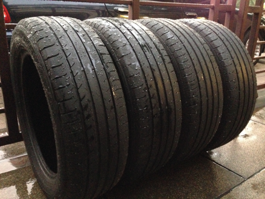 ยาง Dunlop 225 60 18 ปลายปี13 ดอกเต็ม ใช้กันยาว ราคาไม่แพง