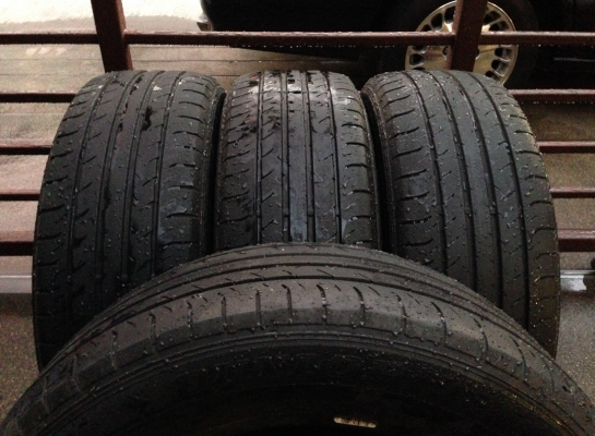 ยาง Dunlop 225 60 18 ปลายปี13 ดอกเต็ม ใช้กันยาว ราคาไม่แพง