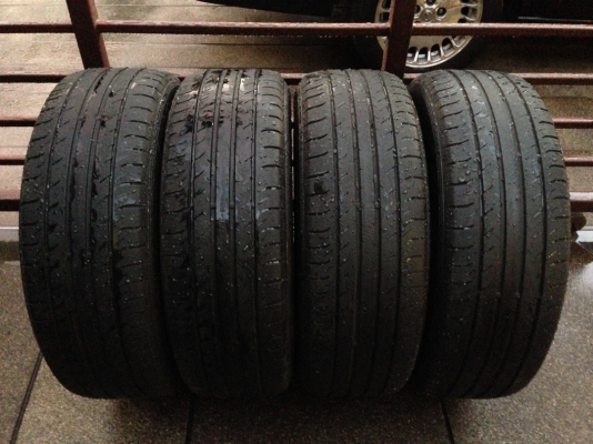 ยาง Dunlop 225 60 18 ปลายปี13 ดอกเต็ม ใช้กันยาว ราคาไม่แพง