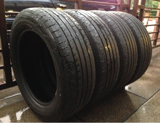 ยาง Dunlop 225 60 18 ปลายปี13 ดอกเต็ม ใช้กันยาว ราคาไม่แพง