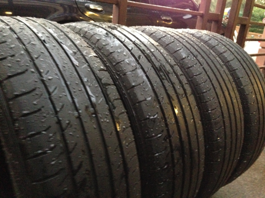 ยาง Dunlop 225 60 18 ปลายปี13 ดอกเต็ม ใช้กันยาว ราคาไม่แพง