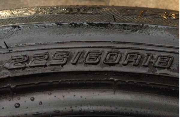 ยาง Dunlop 225 60 18 ปลายปี13 ดอกเต็ม ใช้กันยาว ราคาไม่แพง