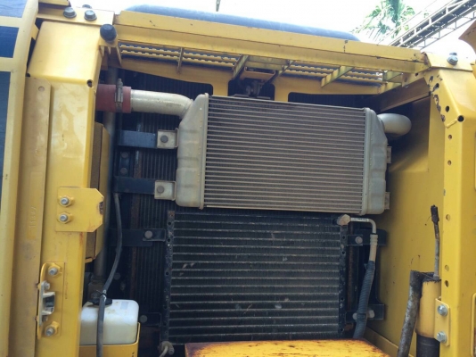 ขายรถแบคโฮ KOMATSU PC200-7 เอกสารใบแจ้งจำหน่าย 5200 ชม.ราคา 2200000