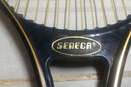 ไม้เทสนิสผู้ใหญ่ระดับแชมป์ SENECAจากญี่ปุ่นเบามากๆ เป็นโครงอลูมีเนียม แข็งแรงน้ำหนักเบาแข็งแรง มีซองเก็บพกพาสะดวก