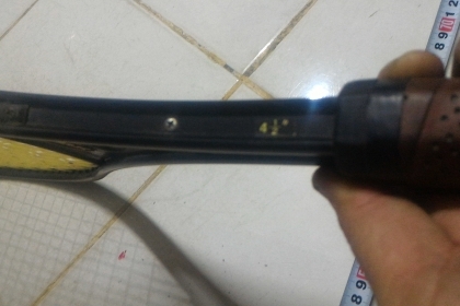 ไม้เทสนิสผู้ใหญ่ระดับแชมป์ SENECAจากญี่ปุ่นเบามากๆ เป็นโครงอลูมีเนียม แข็งแรงน้ำหนักเบาแข็งแรง มีซองเก็บพกพาสะดวก