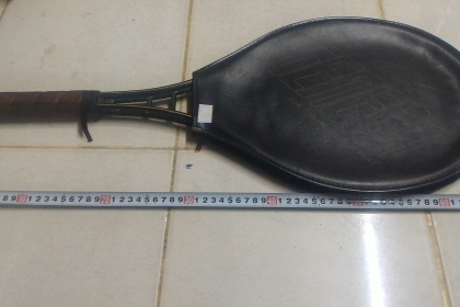 ไม้เทสนิสผู้ใหญ่ระดับแชมป์ SENECAจากญี่ปุ่นเบามากๆ เป็นโครงอลูมีเนียม แข็งแรงน้ำหนักเบาแข็งแรง มีซองเก็บพกพาสะดวก