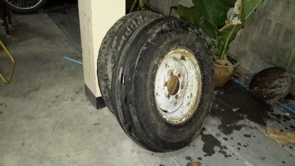 ขาย ยางหน้าขอบ16 พร้อมกะทะเก่านอก ยางเหมือนให่มมาก