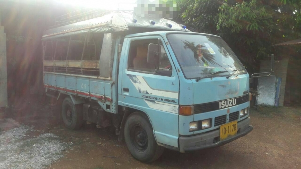 สี่ล้อ NKR 88ห้างแท้ ยกหัวได้ มีหลังคาโดยสาร ช่วงยาว 3.20ม สภาพดีสวยบางเดิมๆ มีหลังคาโดนสาร ทะเบียนพร้อมโอน สี่ล้อ NKR 88ห้างแท้ ยกหัวได้ มีหลังคาโดยสาร ช่วงยาว 3.20ม สภาพดีสวยบางเดิมๆ มีหลังคาโดนสาร ทะเบียนพร้อมโอน