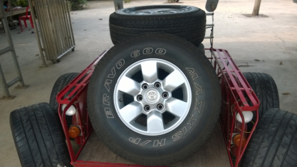 ขายแม็กพร้อมยาง วีโก้ พรีรันเนอร์ สภาพสวยเดิมคับ มีน็อตล้อตรงรุ่นให้ เฉพาะยางก็คุ้มแล้วคับ