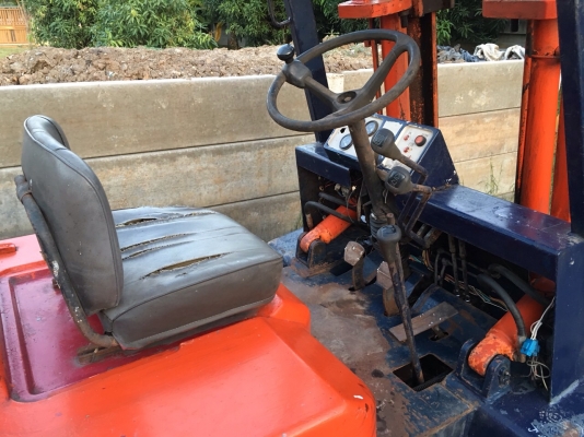 ขายรถโฟล์คลิฟท์ 3 ตัน เครื่อง ดีเซล สนใจติดต่อ 081-9485494