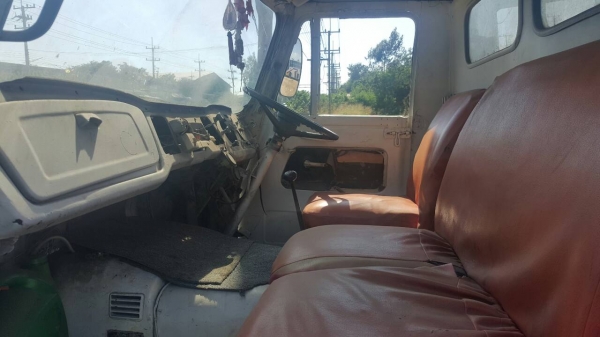 รถหกล้อดั้ม KM 310  เครื่อง 6 สูบ