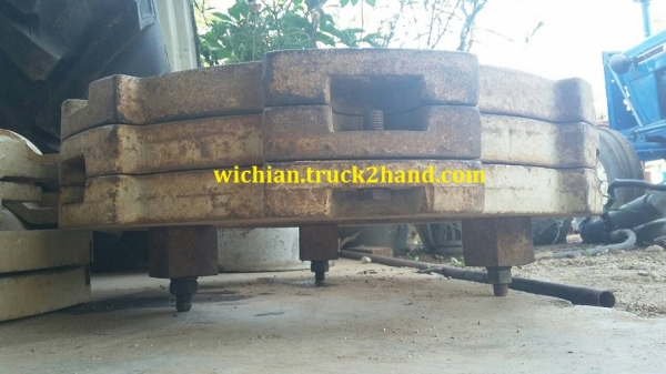 ขายถ่วงล้อหลังรถไถฟอร์ดเก่านอก แผ่นหนาๆหนักมาก