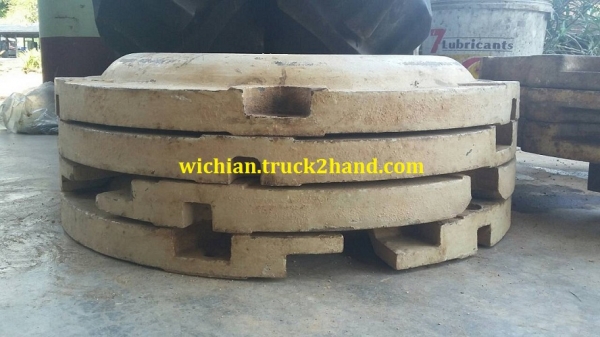 ขายแล้วครับ เวทถ่วงล้อหลังรถไถฟอ์ด เก่านอก 1ชุด 4แผ่นหนาหนักมาก สภาพสวยมาก ชุดละ12,000บาท.