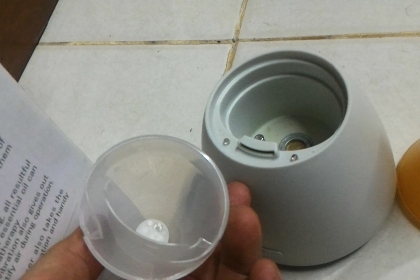 เครื่องเพิ่มความชื่น  AROMA  POT  ในห้องระบบอัลตร้าโซนิคแบบไม่ใช้ความร้อน มีหม้อแปลงเสียบ 100 V. แปลงลงเหลือ 24 V.