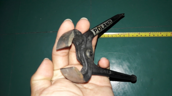 ขายคีมตัดตะปูงานใหม่เก่าเก็บขนาด7" Made in POLAND. ขายคีมตัดตะปูงานใหม่เก่าเก็บขนาด7" Made in POLAND.