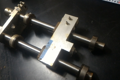 ชุดแกนเท่นเลื่อนสไลด์ไปมาด้วยลูกปืน ลื่นมาก แกนเพลาขนาด 25 มม.