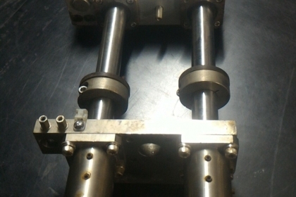 ชุดแกนเท่นเลื่อนสไลด์ไปมาด้วยลูกปืน ลื่นมาก แกนเพลาขนาด 25 มม.