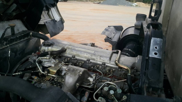 ขายรถสิบล้อหัวคัสซี 1Jสมอทอง 260แรง ปี45 เครื่องเกียร์เดิม หัวไม่เคยทำสี คัสซีสวยทั้งเส้น(กะบะยังไม่ได้ยกลง)