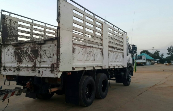 ขายรถสิบล้อหัวคัสซี 1Jสมอทอง 260แรง ปี45 เครื่องเกียร์เดิม หัวไม่เคยทำสี คัสซีสวยทั้งเส้น(กะบะยังไม่ได้ยกลง)