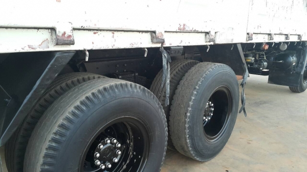 ขายรถสิบล้อหัวคัสซี 1Jสมอทอง 260แรง ปี45 เครื่องเกียร์เดิม หัวไม่เคยทำสี คัสซีสวยทั้งเส้น(กะบะยังไม่ได้ยกลง)