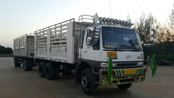 ขายรถสิบล้อหัวคัสซี 1Jสมอทอง 260แรง ปี45 เครื่องเกียร์เดิม หัวไม่เคยทำสี คัสซีสวยทั้งเส้น(กะบะยังไม่ได้ยกลง)