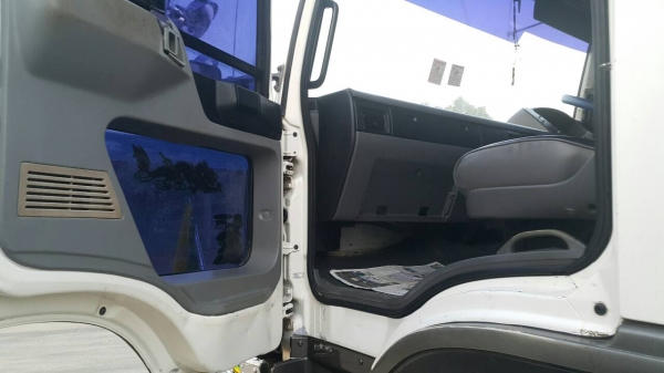 ขายรถสิบล้อหัวคัสซี 1Jสมอทอง 260แรง ปี45 เครื่องเกียร์เดิม หัวไม่เคยทำสี คัสซีสวยทั้งเส้น(กะบะยังไม่ได้ยกลง)