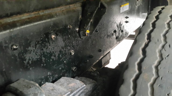 ขายรถสิบล้อหัวคัสซี 1Jสมอทอง 260แรง ปี45 เครื่องเกียร์เดิม หัวไม่เคยทำสี คัสซีสวยทั้งเส้น(กะบะยังไม่ได้ยกลง)