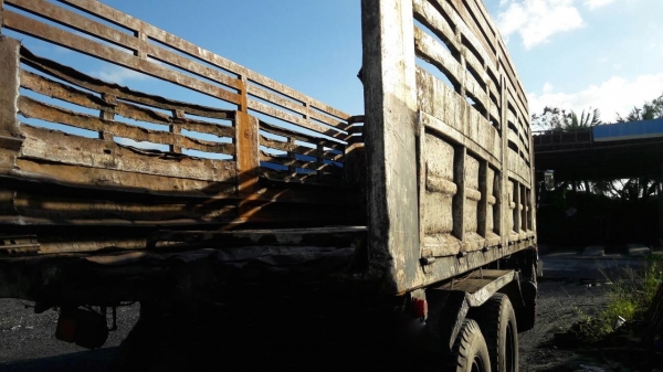 รถฮีโน่ 10 ล้อ ท้ายลาด F17  / 168 แรงม้า. ปี 34   สนใจติดต่อ  081 - 6079515