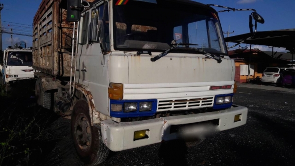 รถฮีโน่ 10 ล้อ ท้ายลาด F17  / 168 แรงม้า. ปี 34   สนใจติดต่อ  081 - 6079515