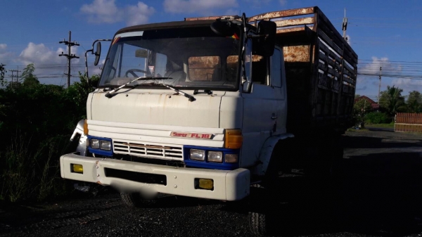 รถฮีโน่ 10 ล้อ ท้ายลาด F17  / 168 แรงม้า. ปี 34   สนใจติดต่อ  081 - 6079515