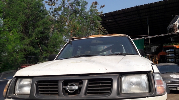 หัวเก๋งนอก 4 ประตู  NISSAN FRONTIER