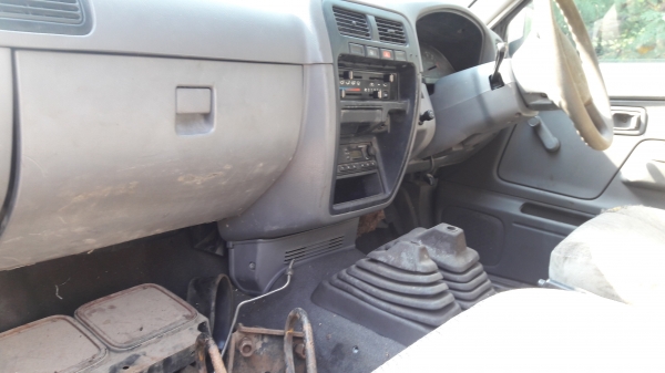 หัวเก๋งนอก 4 ประตู  NISSAN FRONTIER