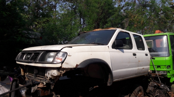 หัวเก๋งนอก 4 ประตู  NISSAN FRONTIER