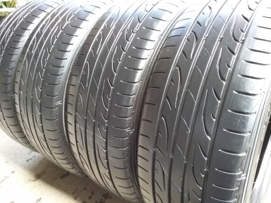 ยางDUNLOP 205 55R16ลงพื้นจริงปลายปี2014สภาพสวย ดอกเยอะ ไม่มีปะ