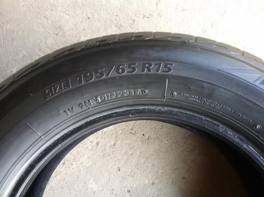 ยางBRIDGESTONE 195 65R15 ปี2014 สภาพสวยดอกเยอะมากคุ้มสุดๆ ยางBRIDGESTONE 195 65R15 ปี2014 สภาพสวยดอกเยอะมากคุ้มสุดๆ