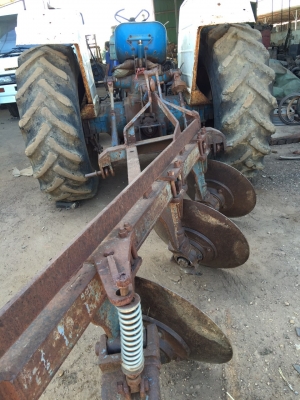 ขายรถไถ FORD. อุปกรณ์ผาน3. เครื่องดี. เกียดี. หางยกได้ปกติ