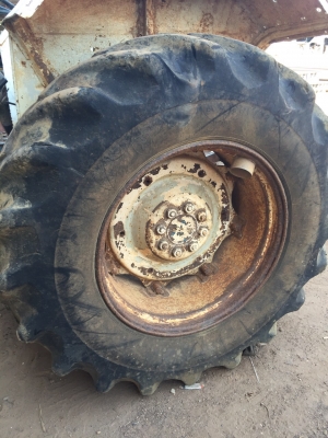 ขายรถไถ FORD. อุปกรณ์ผาน3. เครื่องดี. เกียดี. หางยกได้ปกติ