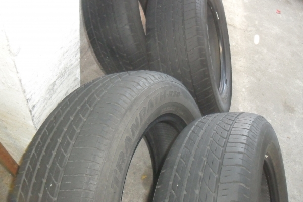 ยาง TOYO 215/65R16ปี13 สวยๆ 4 เส้น ราคา 3000 บาท